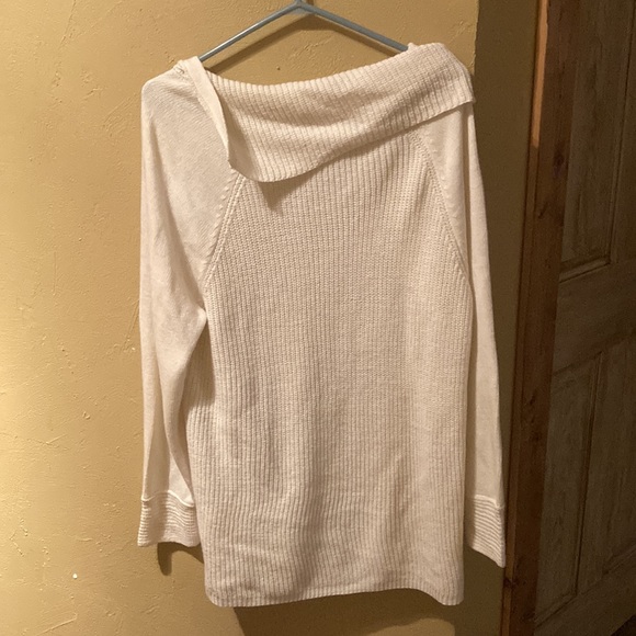 Ricki’s Sweater - Picture 2 of 3